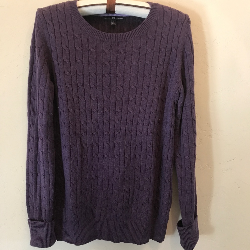 Gap sweater